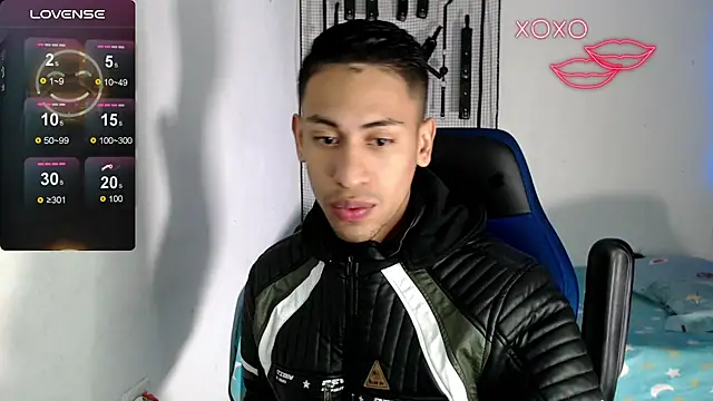 Snapshot of dylan_apol0 chatting on 10.15.25 dylan apol0 online show from 10.15.25