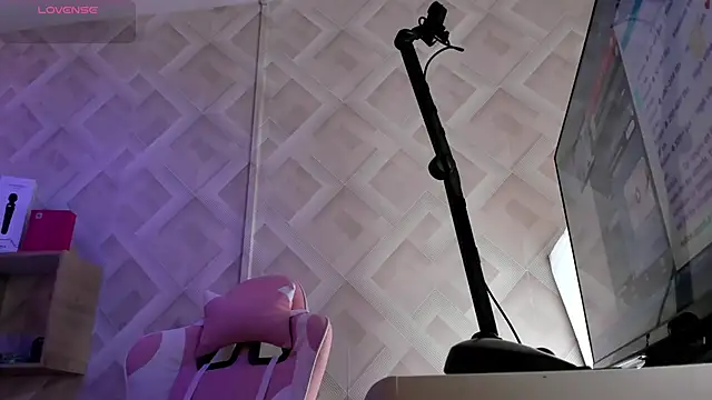 Clhoe Johnson online show from 10.24.25