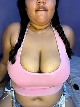 Snapshot of qxmila1 chatting on 10.22.25 qxmila1 online show from 10.22.25