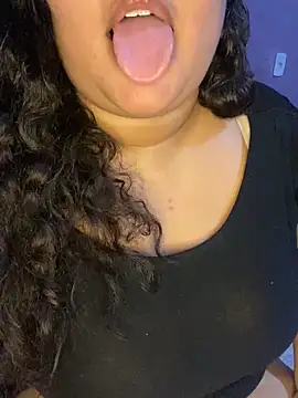 Snapshot of qxmila1 chatting on 10.23.25 qxmila1 online show from 10.23.25