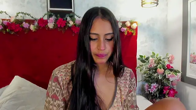 SarahEscobarr online show from 11.24.25