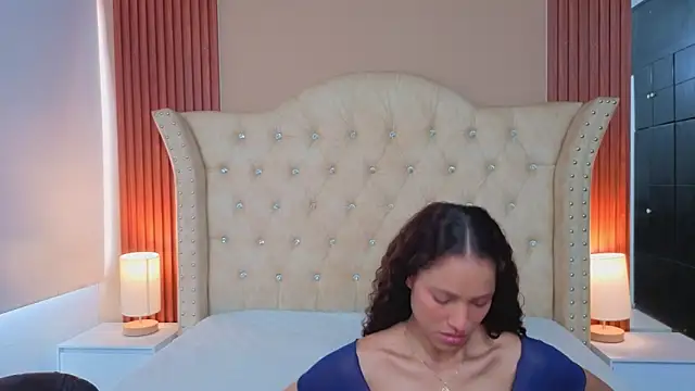 SofiaDelicia online show from 11.25.25