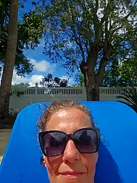 PhynneNicole online show from 09.10.25