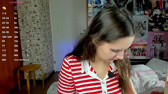 Snapshot of LucyRose3 chatting on 10.27.25 LucyRose3 online show from 10.27.25