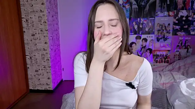 Snapshot of LucyRose3 chatting on 11.18.25 LucyRose3 online show from 11.18.25