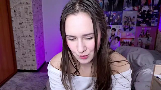 Snapshot of LucyRose3 chatting on 11.19.25 LucyRose3 online show from 11.19.25