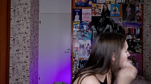 Snapshot of LucyRose3 chatting on 11.20.25 LucyRose3 online show from 11.20.25