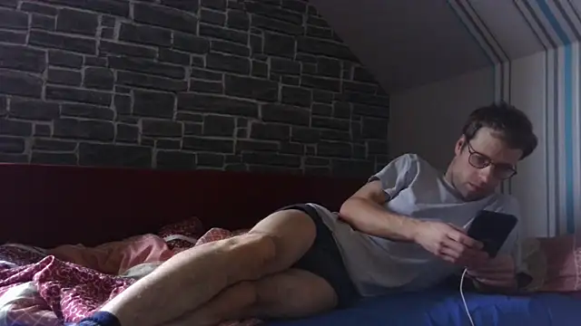 Snapshot of vers92_seb chatting on 10.26.25 vers92 seb online show from 10.26.25