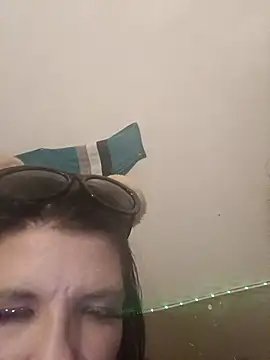 Neveah1 online show from 11.18.25