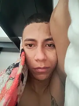 Snapshot of Davig4 chatting on 10.06.25 Davig4 online show from 10.06.25