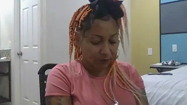 Snapshot of Flossee chatting on 09.14.25 Flossee online show from 09.14.25