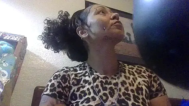 Snapshot of Flossee chatting on 09.30.25 Flossee online show from 09.30.25