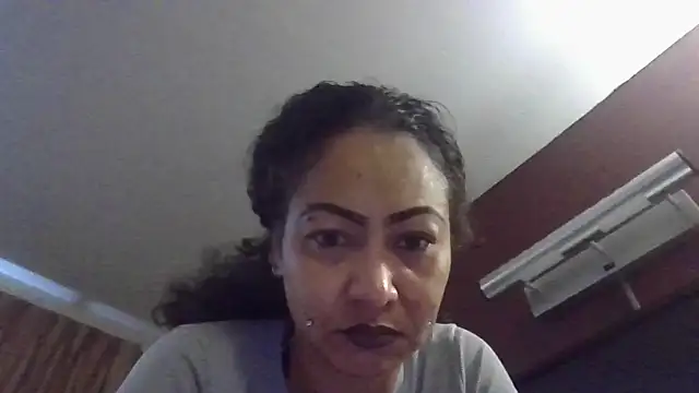 Snapshot of Flossee chatting on 10.03.25 Flossee online show from 10.03.25