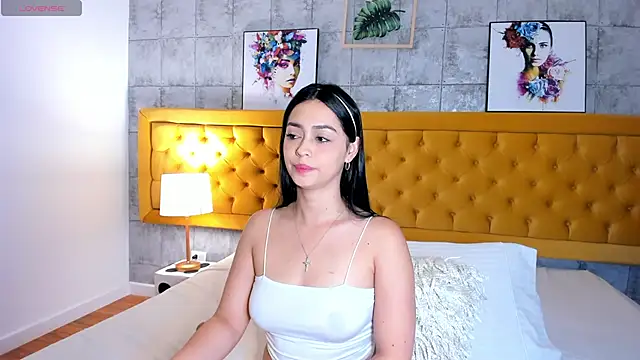 Snapshot of EmilyyRamirez chatting on 10.18.25 EmilyyRamirez online show from 10.18.25
