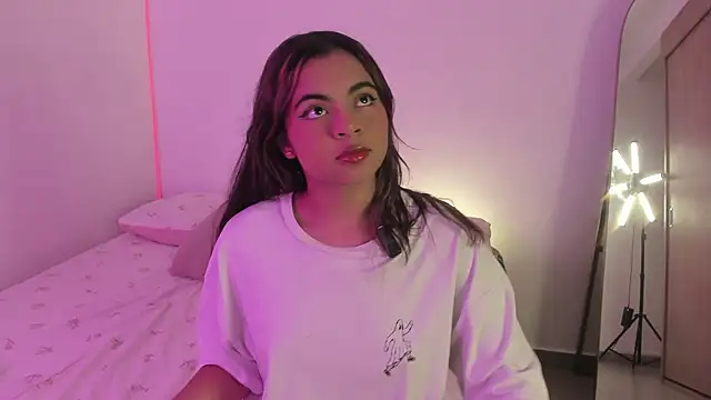 Snapshot of valy_shyness chatting on 10.12.25 valy shyness online show from 10.12.25