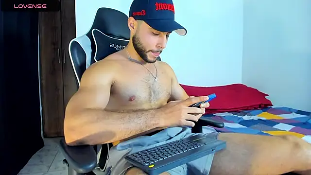 Snapshot of bryan_mugn chatting on 10.01.25 bryan mugn online show from 10.01.25