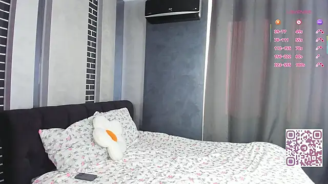 Snapshot of ElvinaRose chatting on 09.18.25 ElvinaRose online show from 09.18.25