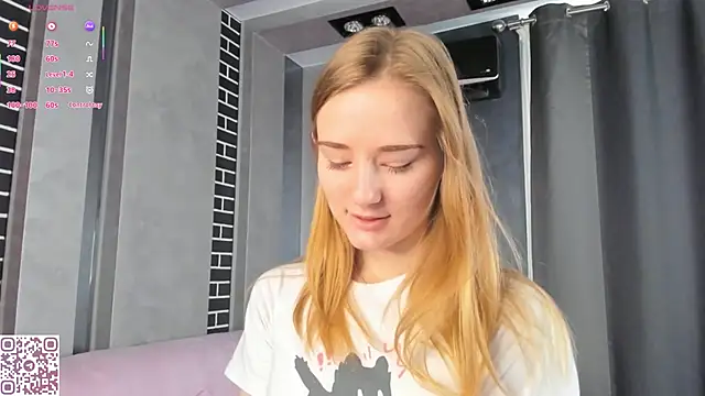 Snapshot of ElvinaRose chatting on 10.11.25 ElvinaRose online show from 10.11.25
