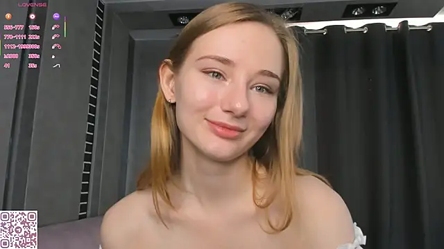Snapshot of ElvinaRose chatting on 10.13.25 ElvinaRose online show from 10.13.25