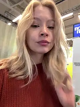 Snapshot of Cum_girlss chatting on 09.18.25 Cum girlss online show from 09.18.25