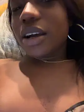 Snapshot of collings_ts chatting on 12.04.25 collings ts online show from 12.04.25