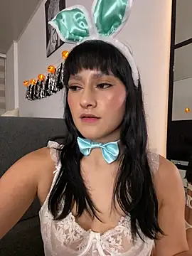 Snapshot of lenkaa chatting on 10.18.25 lenkaa online show from 10.18.25