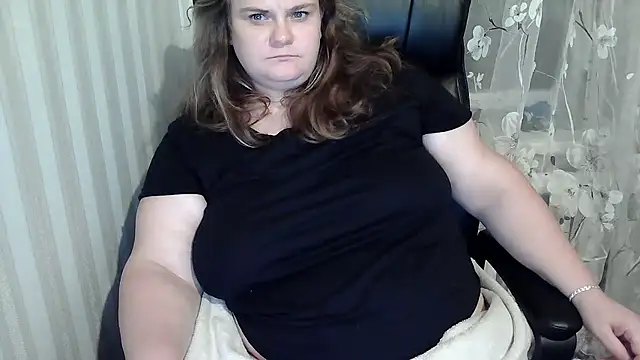 Snapshot of HollyXEva chatting on 09.20.25 HollyXEva online show from 09.20.25
