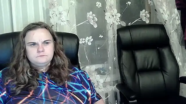 Snapshot of HollyXEva chatting on 09.22.25 HollyXEva online show from 09.22.25