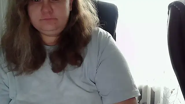 Snapshot of HollyXEva chatting on 09.24.25 HollyXEva online show from 09.24.25
