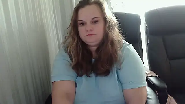 Snapshot of HollyXEva chatting on 09.28.25 HollyXEva online show from 09.28.25