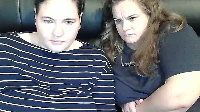 Snapshot of HollyXEva chatting on 09.29.25 HollyXEva online show from 09.29.25