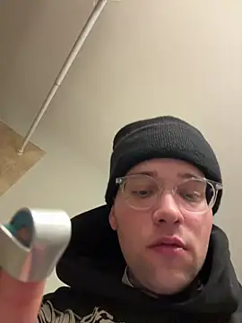 Snapshot of robin_bones chatting on 11.11.25 robin bones online show from 11.11.25