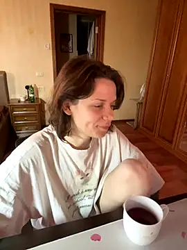 Snapshot of enchanting_chloe chatting on 11.04.25 enchanting chloe online show from 11.04.25