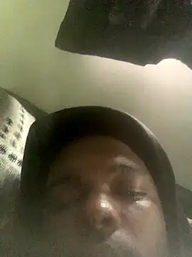 Snapshot of sneakdalink chatting on 11.14.25 sneakdalink online show from 11.14.25