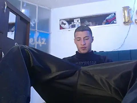 Snapshot of man_porn13 chatting on 10.28.25 man porn13 online show from 10.28.25