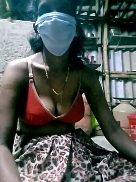 Snapshot of Tamilauntyhot chatting on 10.04.25 Tamilauntyhot online show from 10.04.25