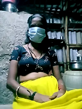 Snapshot of Tamilauntyhot chatting on 10.15.25 Tamilauntyhot online show from 10.15.25