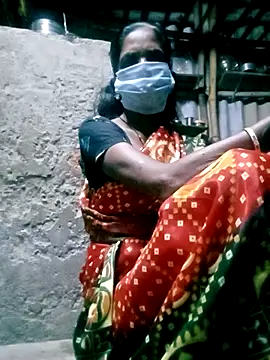 Snapshot of Tamilauntyhot chatting on 10.17.25 Tamilauntyhot online show from 10.17.25