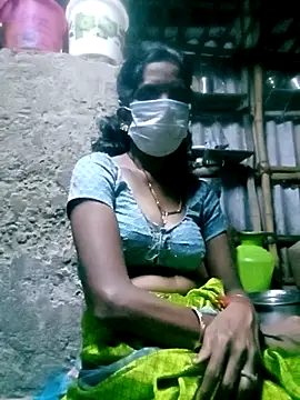 Snapshot of Tamilauntyhot chatting on 10.18.25 Tamilauntyhot online show from 10.18.25