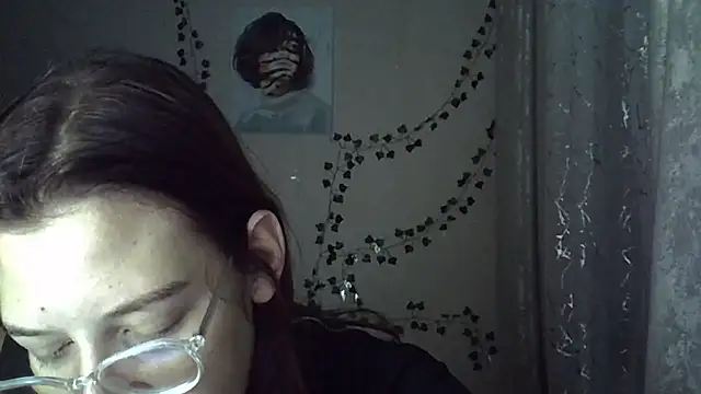 Lily Ember online show from 10.21.25