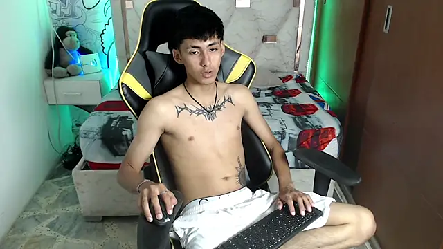 Snapshot of yiisu_ chatting on 09.11.25 yiisu  online show from 09.11.25