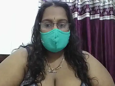 Snapshot of Reena-gowda chatting on 09.09.25 Reena-gowda online show from 09.09.25