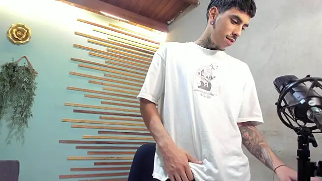 Snapshot of jharol_cardonaa chatting on 10.26.25 jharol cardonaa online show from 10.26.25