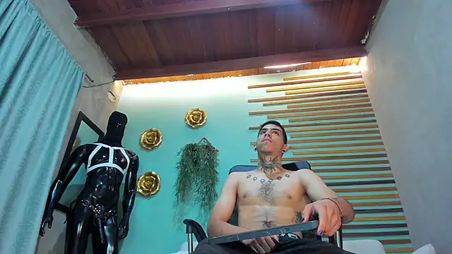 Snapshot of jharol_cardonaa chatting on 11.27.25 jharol cardonaa online show from 11.27.25