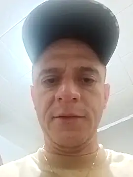 Snapshot of leon8013A chatting on 09.10.25 leon8013A online show from 09.10.25