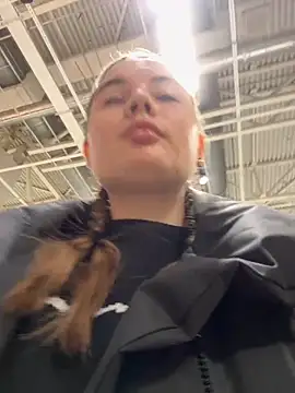 Snapshot of StephanieMur chatting on 09.30.25 StephanieMur online show from 09.30.25