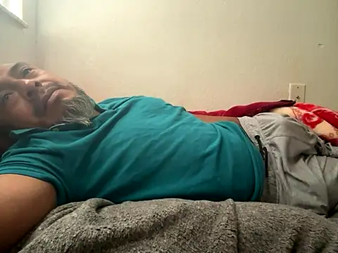 Snapshot of julio_p chatting on 10.11.25 julio p online show from 10.11.25