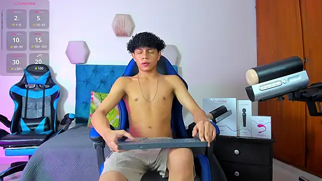 Snapshot of _taylor_black chatting on 09.24.25 taylor black online show from 09.24.25