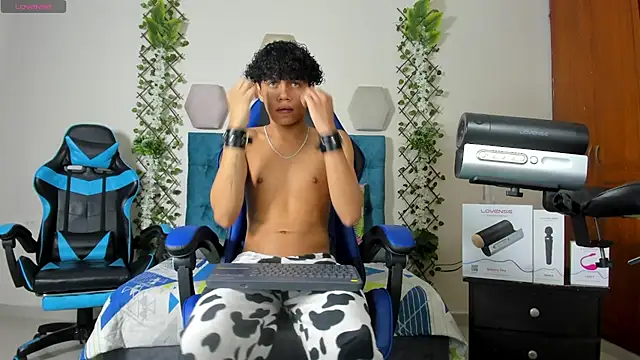 Snapshot of _taylor_black chatting on 09.30.25 taylor black online show from 09.30.25