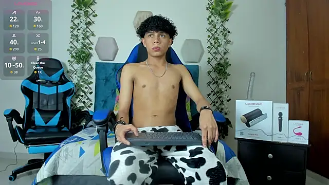 Snapshot of _taylor_black chatting on 10.07.25 taylor black online show from 10.07.25